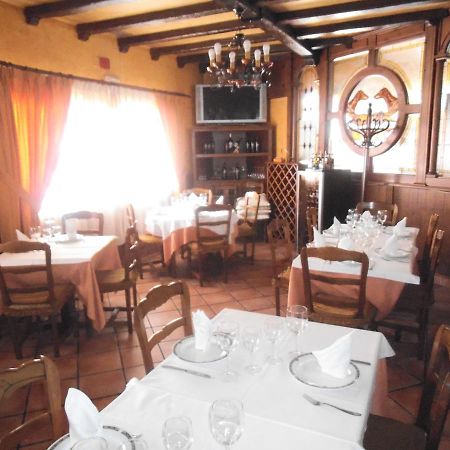 Hostal Los Galgos Yepes Esterno foto