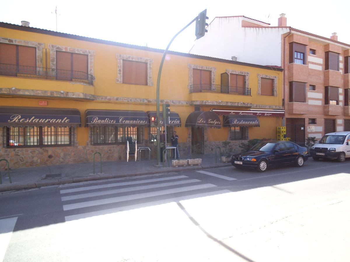 Hostal Los Galgos Yepes Esterno foto