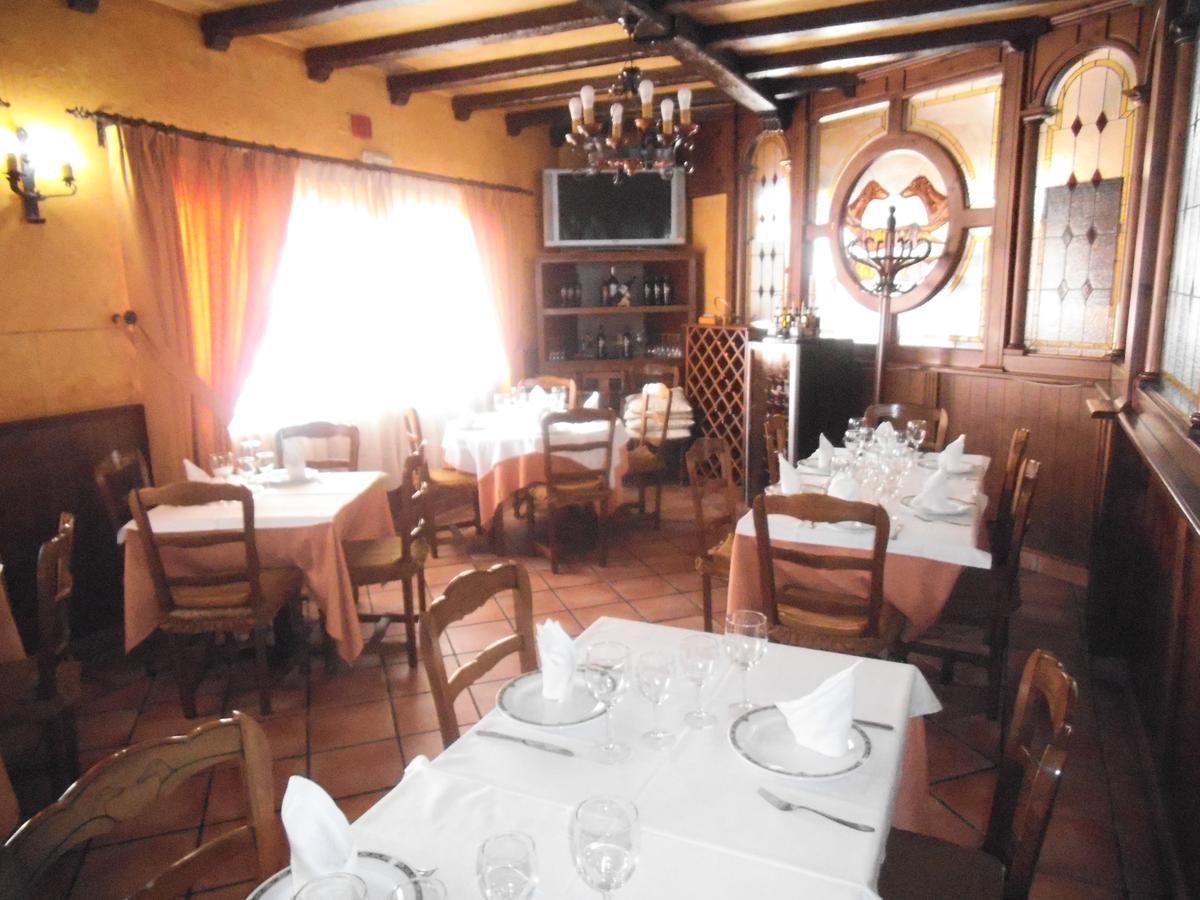 Hostal Los Galgos Yepes Esterno foto