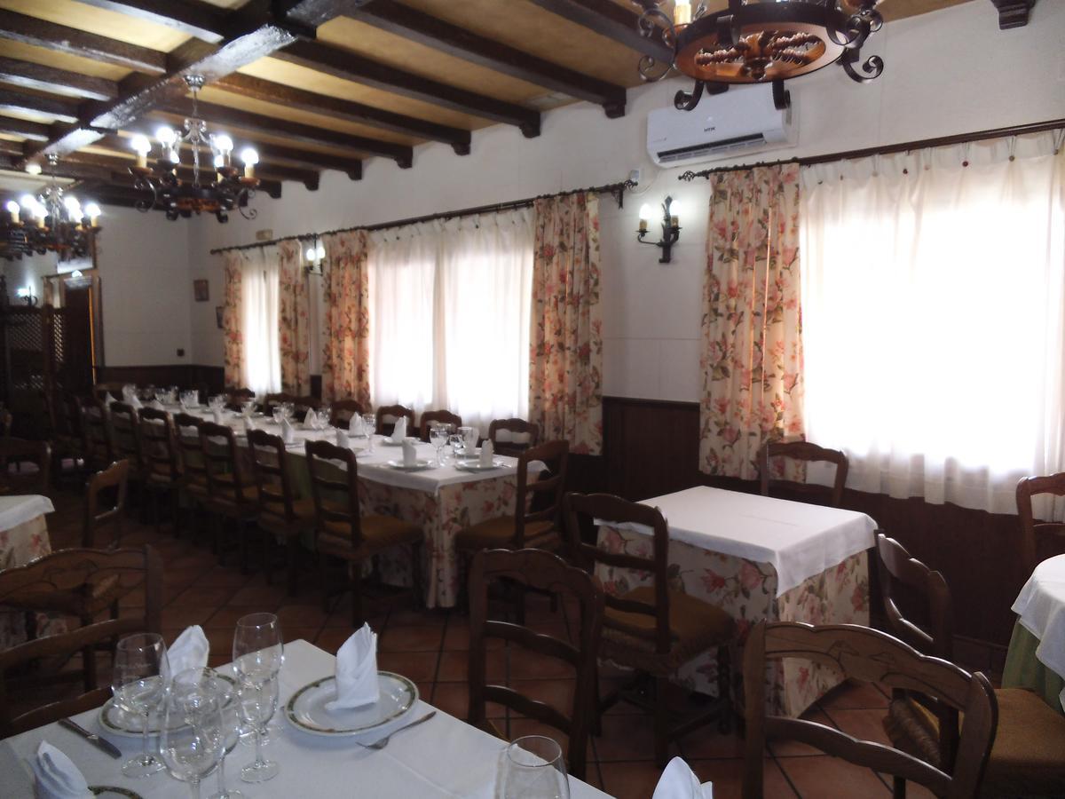 Hostal Los Galgos Yepes Esterno foto