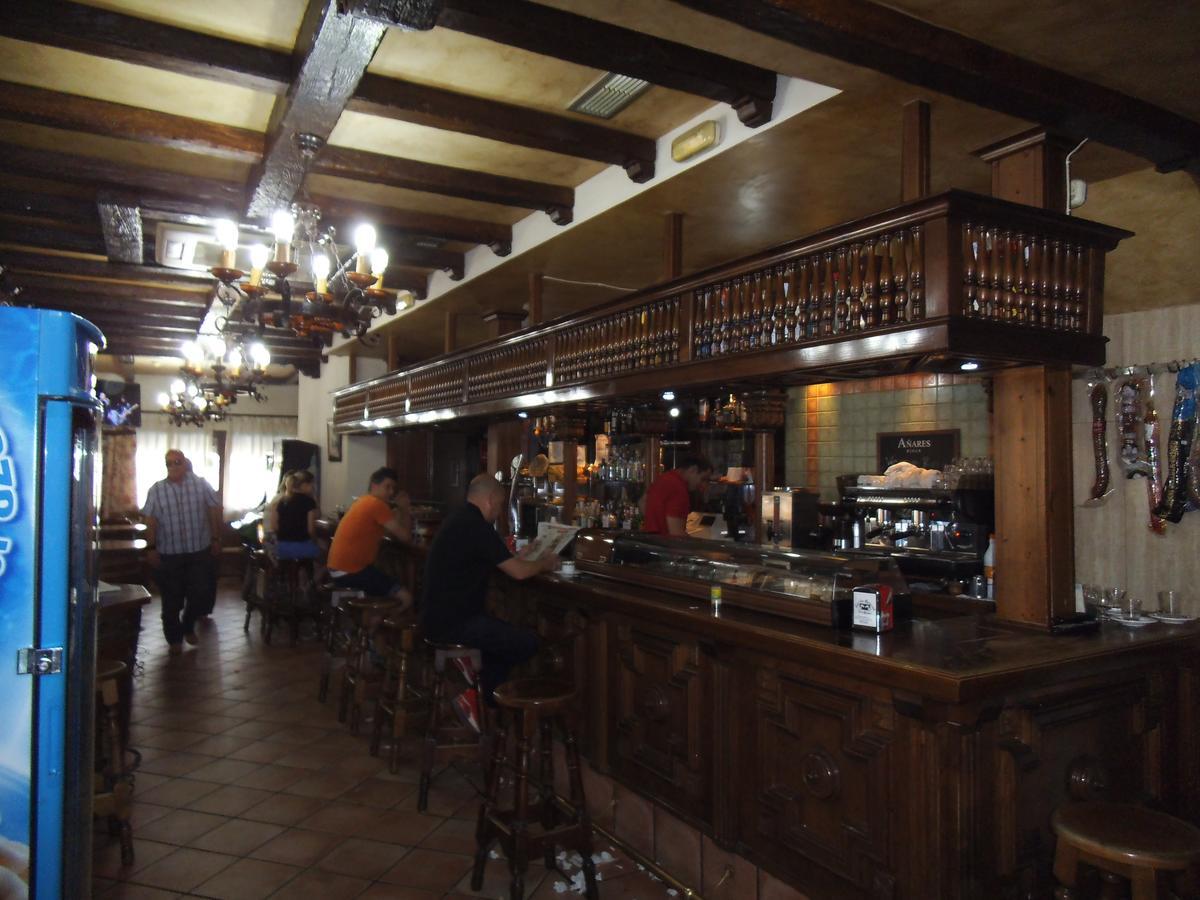 Hostal Los Galgos Yepes Esterno foto