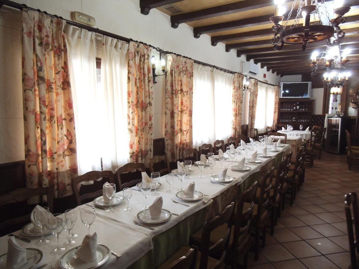 Hostal Los Galgos Yepes Esterno foto