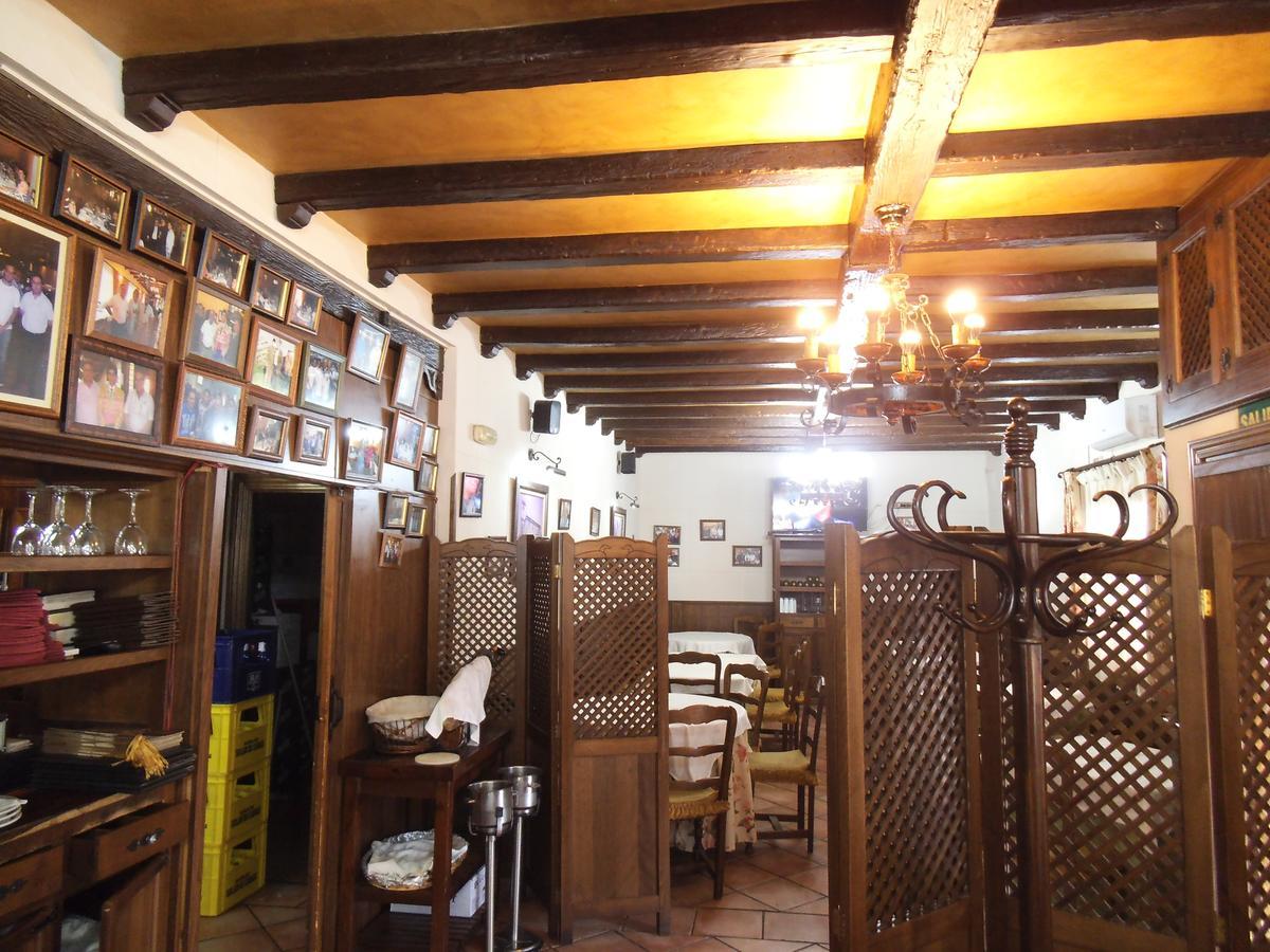 Hostal Los Galgos Yepes Esterno foto
