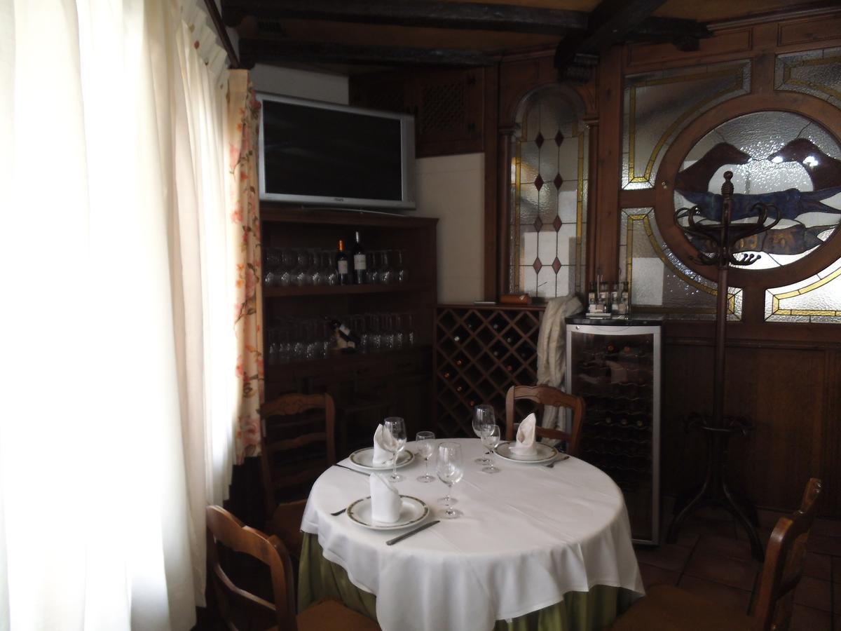 Hostal Los Galgos Yepes Esterno foto