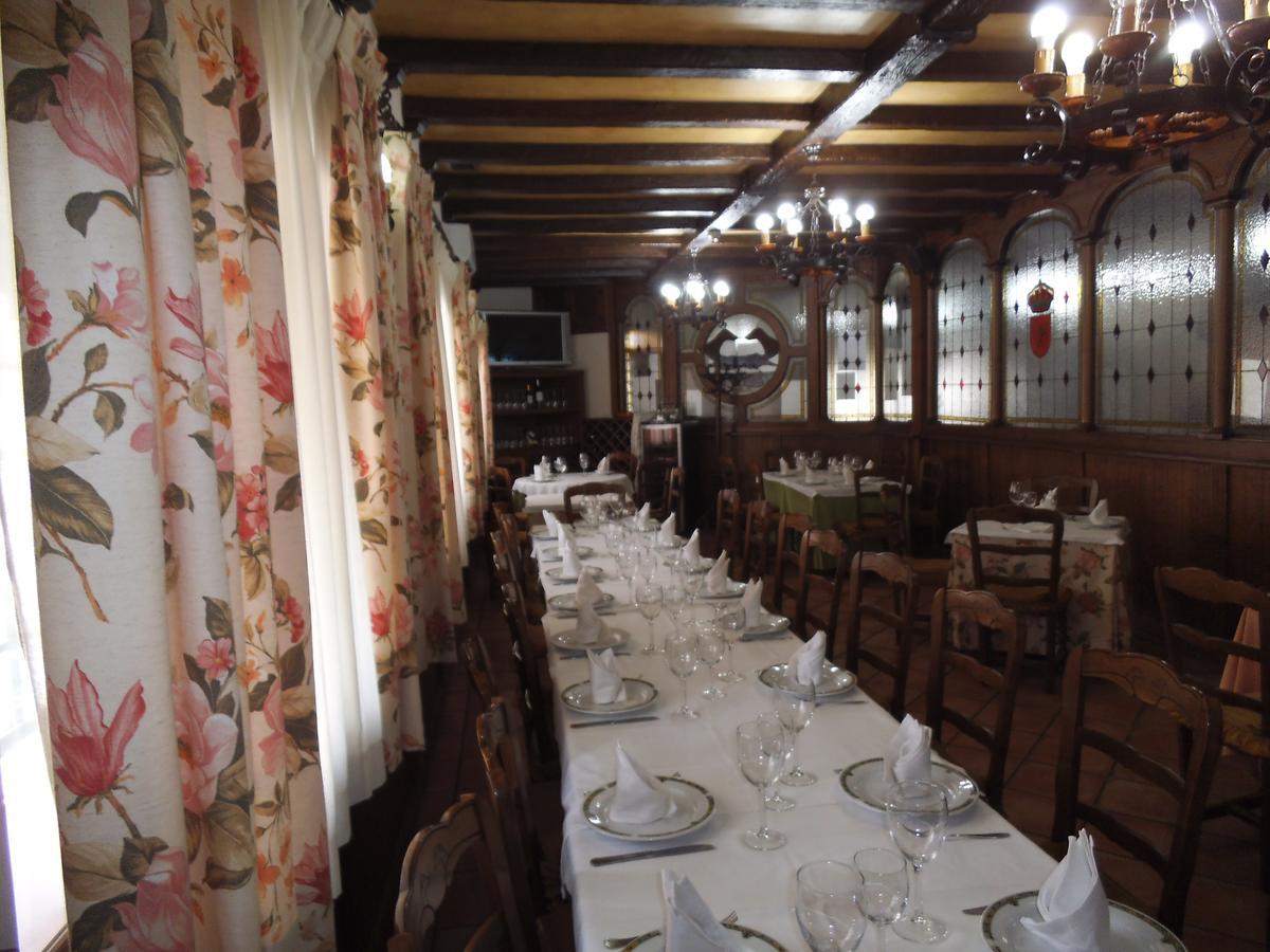 Hostal Los Galgos Yepes Esterno foto