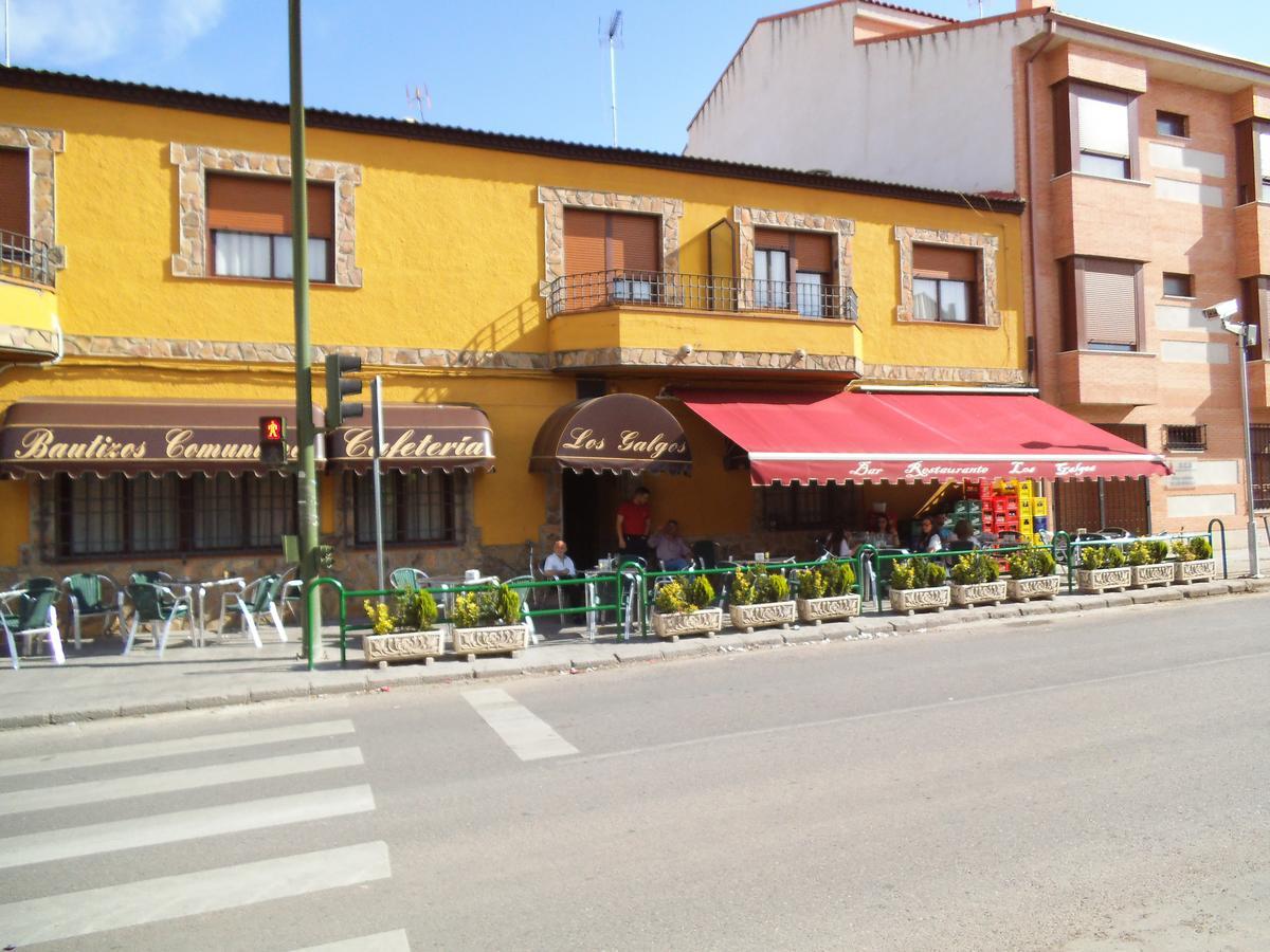 Hostal Los Galgos Yepes Esterno foto
