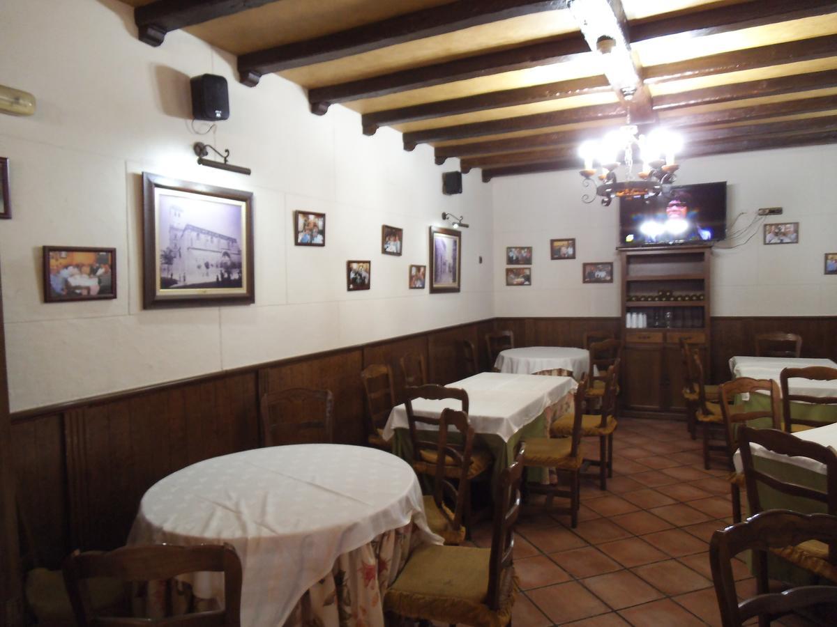 Hostal Los Galgos Yepes Esterno foto