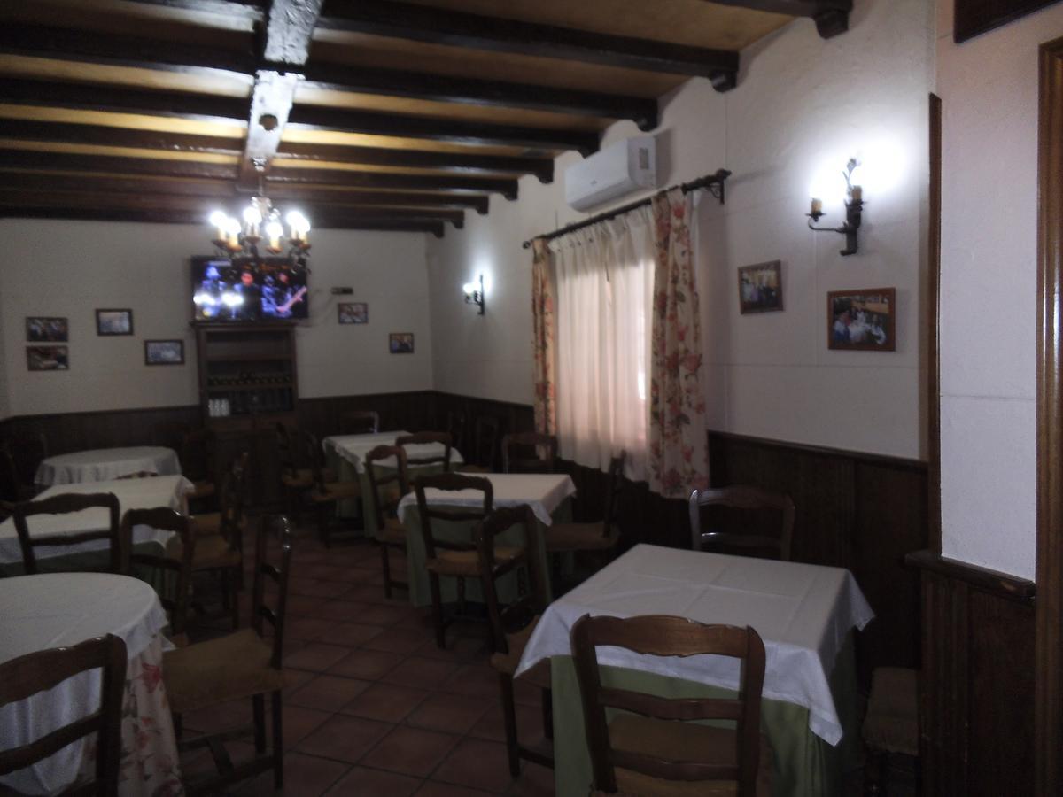 Hostal Los Galgos Yepes Esterno foto