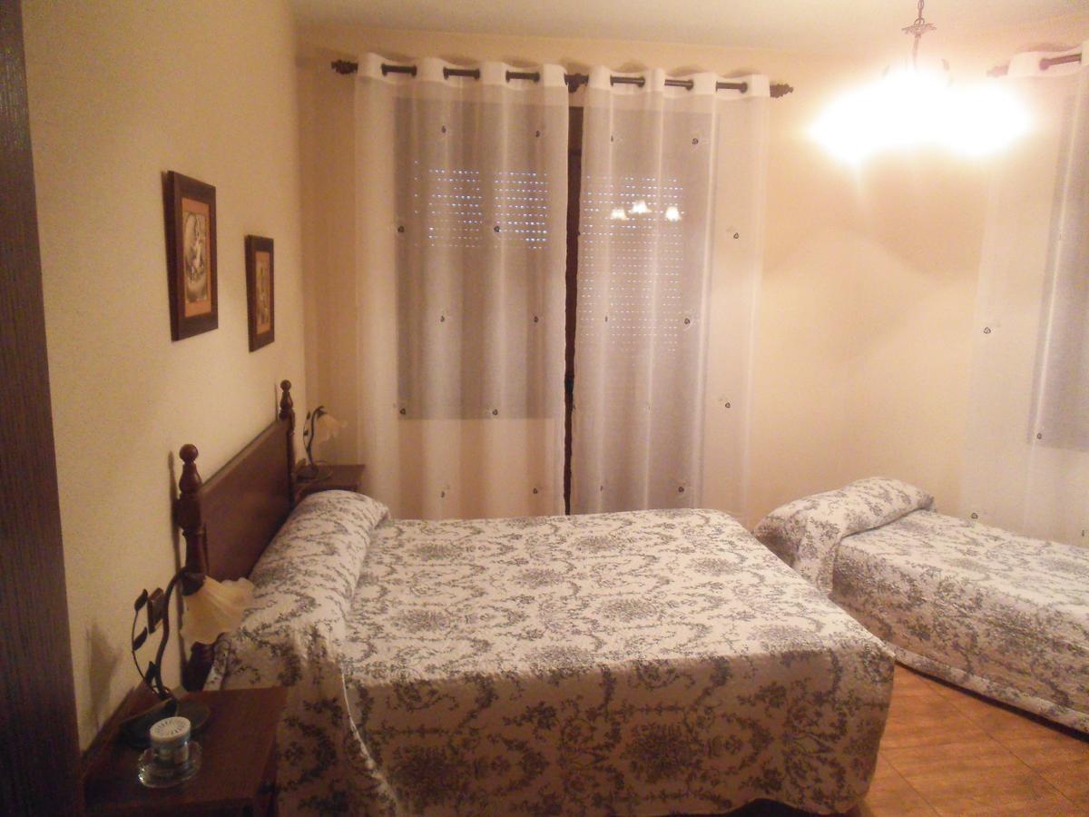 Hostal Los Galgos Yepes Esterno foto