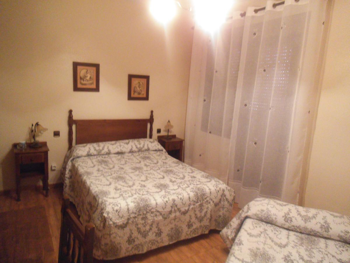 Hostal Los Galgos Yepes Esterno foto