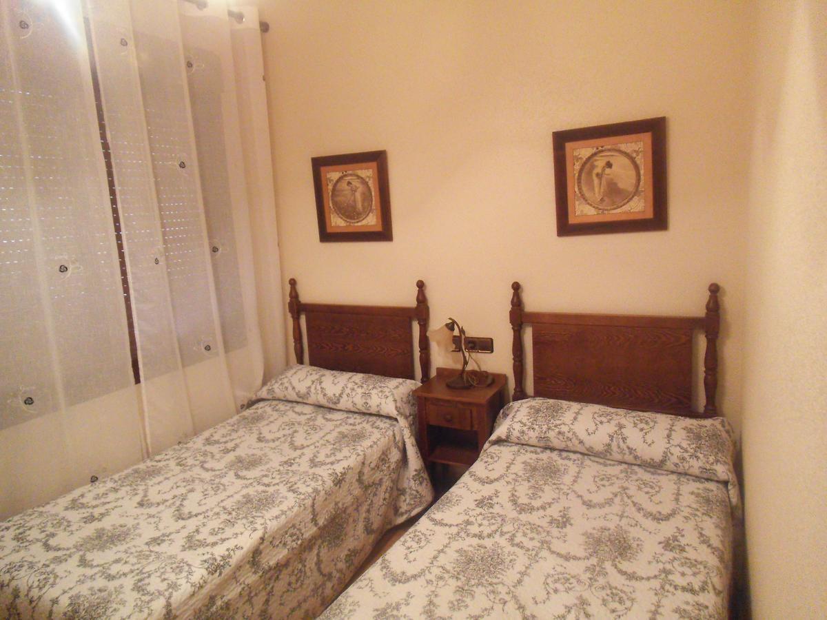 Hostal Los Galgos Yepes Esterno foto