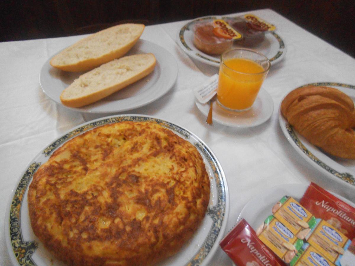 Hostal Los Galgos Yepes Esterno foto