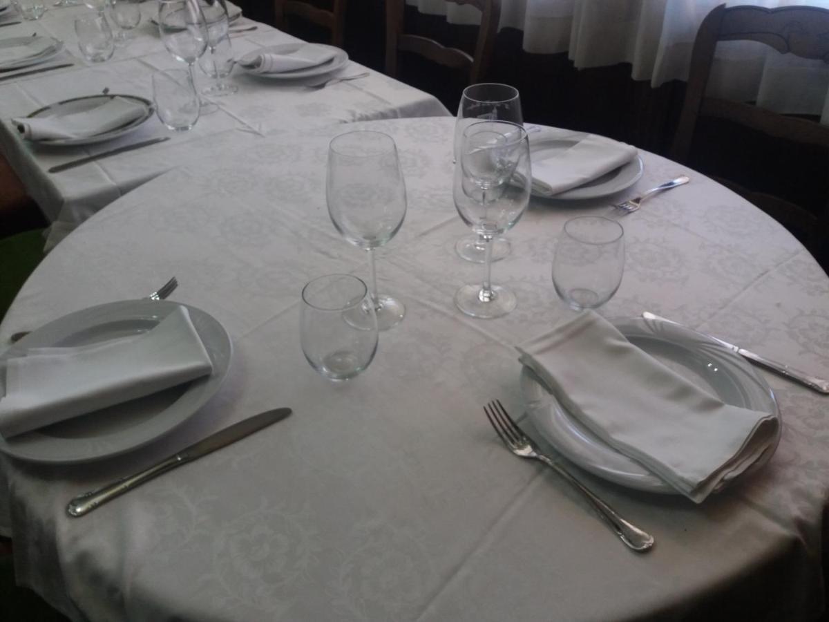 Hostal Los Galgos Yepes Esterno foto