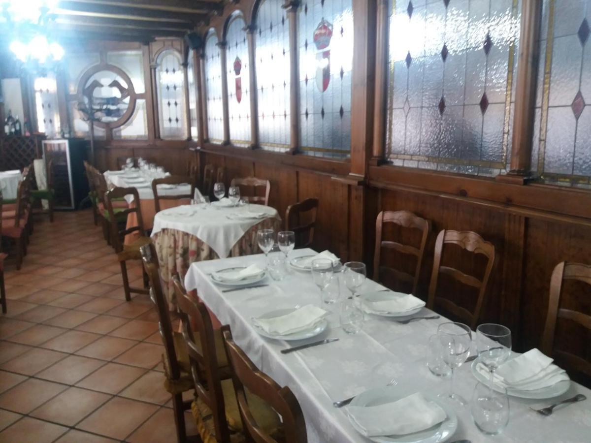 Hostal Los Galgos Yepes Esterno foto